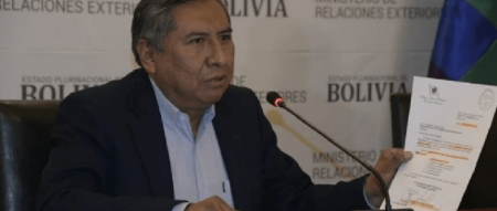 Bolivia aseguró que el gobierno de Macri envió “material bélico” para reprimir las protestas contra Jeanine Áñez.